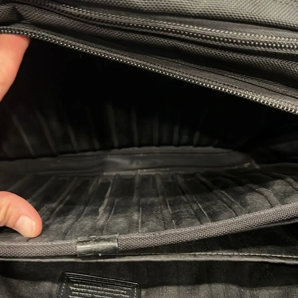 Tumi alpha 2 t-pass briefcase laptop bag black 26514dh in GUC black